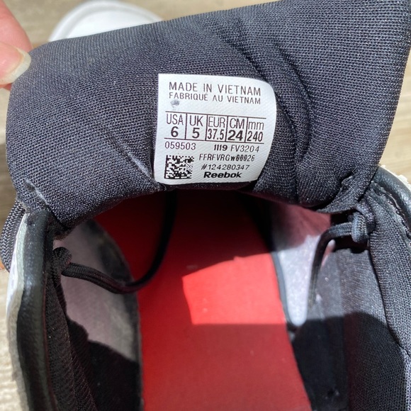 Women’s Reebok running shoes - Picture 7 of 15